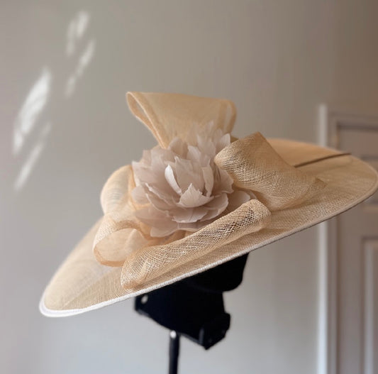 RENT | Beige Sarai Fascinator