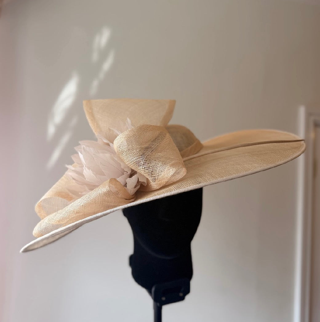 RENT  | Beige Sarai Fascinator