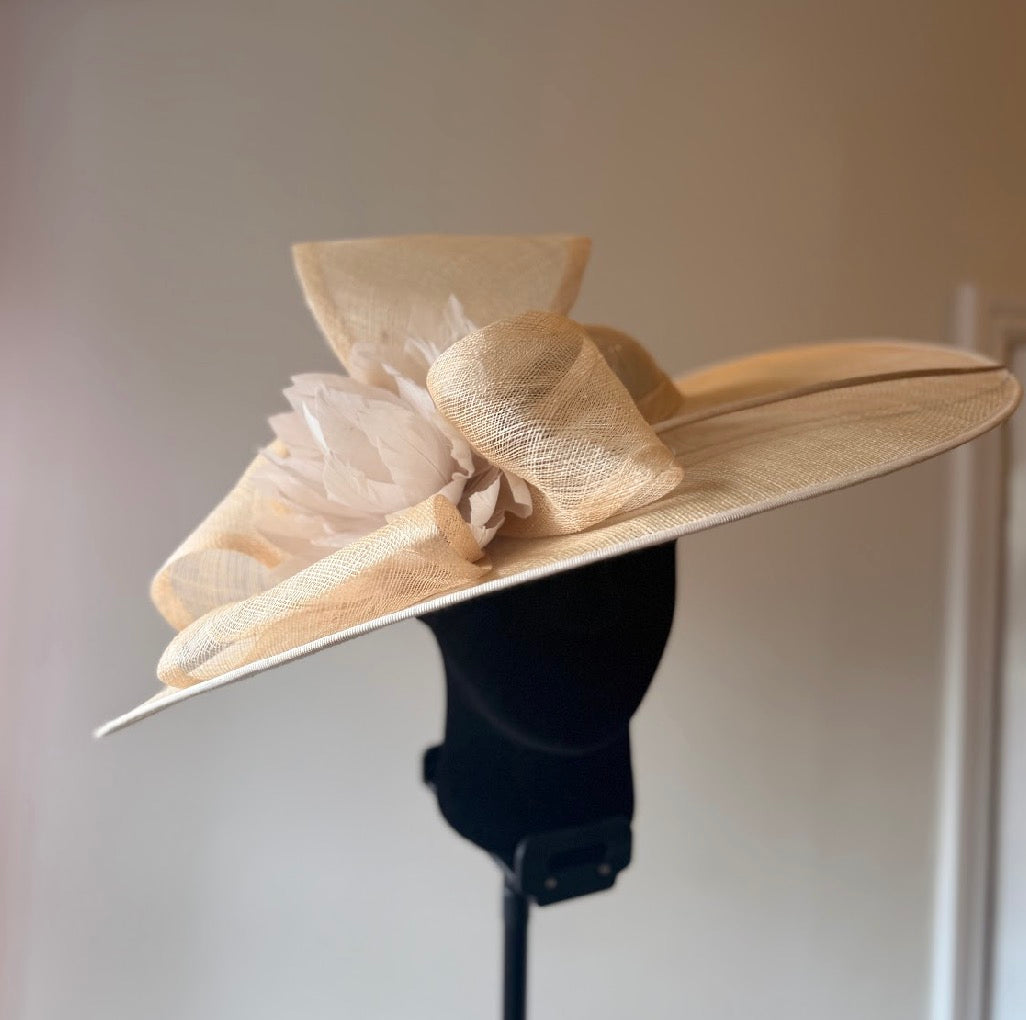 RENT  | Beige Sarai Fascinator