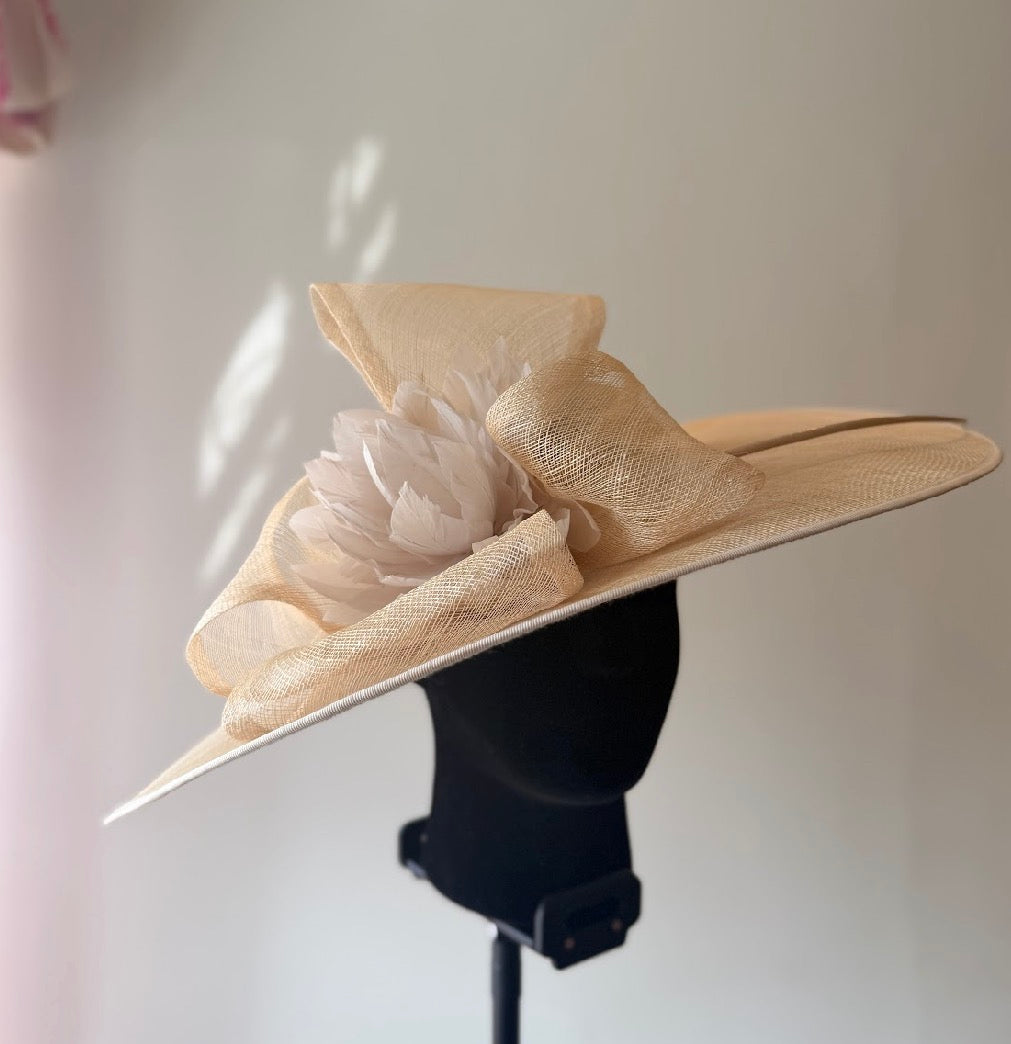 RENT  | Beige Sarai Fascinator