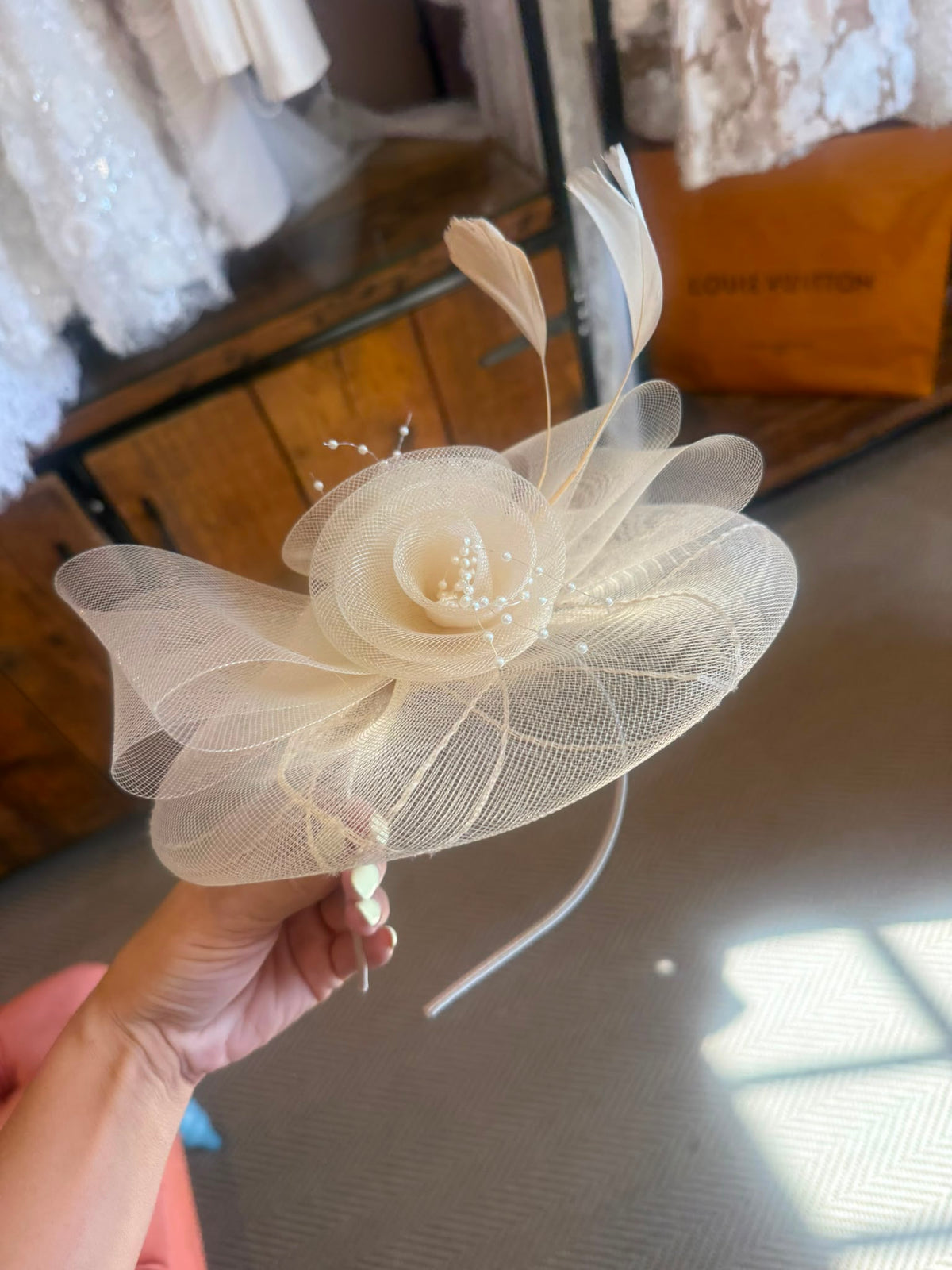 RENT | White Maya Fascinator
