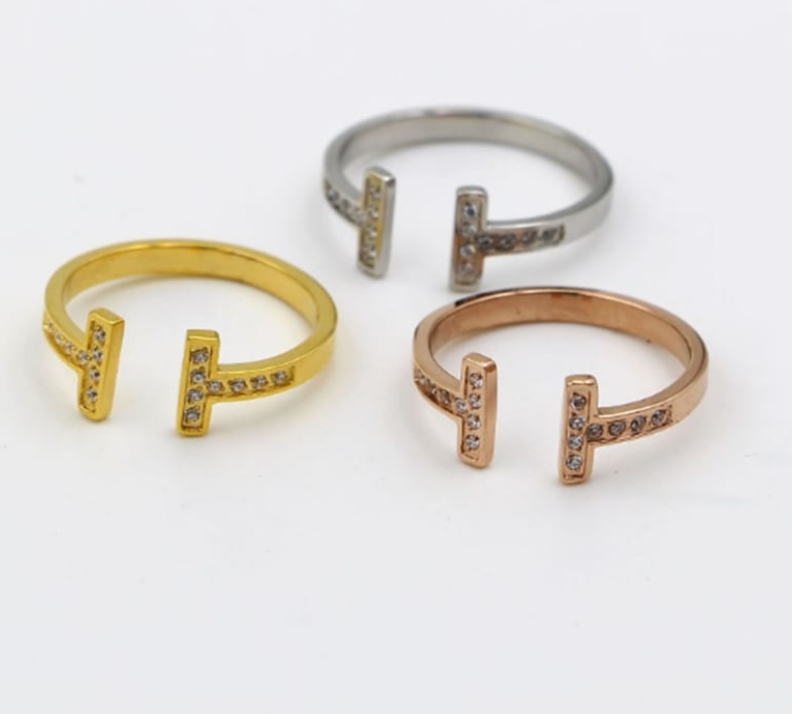 Alice Minimalist Band Ring